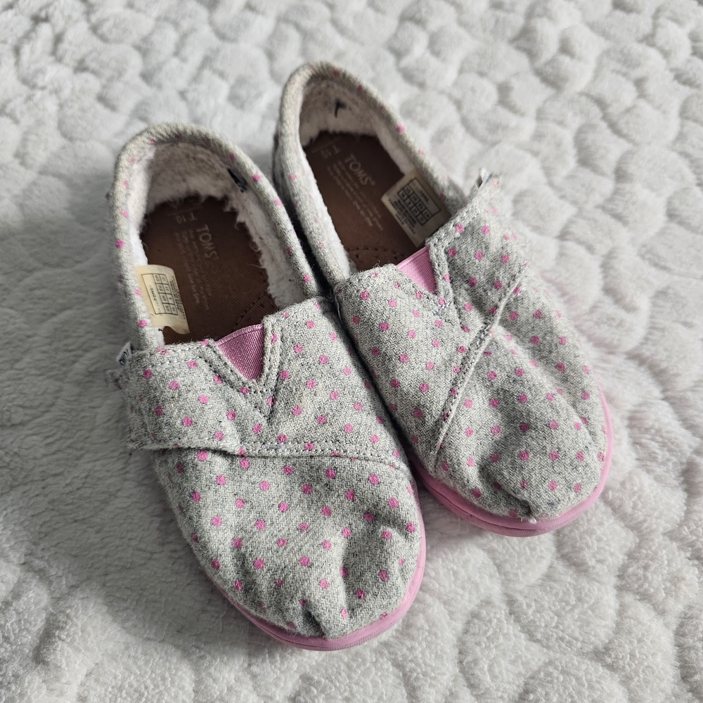 Toms Kids Moccasins in Light Gray with Pink Polka Dots toddler 10 Shoes